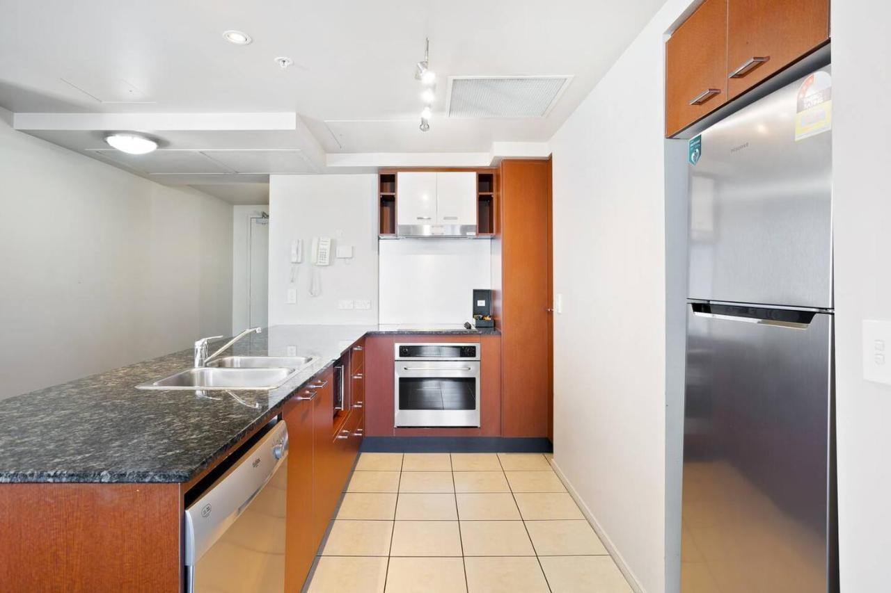 Apartment 'towers Of Chevron' Blissful Resort-style Living *